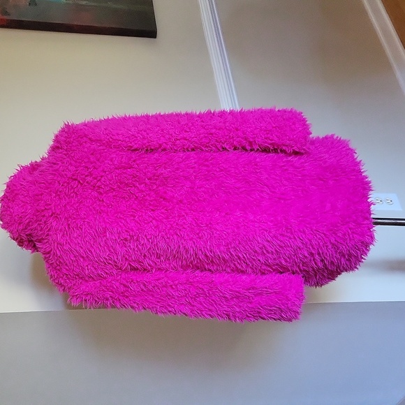 Fushia teddy jacket 3/4 length. Hook closure.  2 front pockets. NEW - Picture 9 of 12